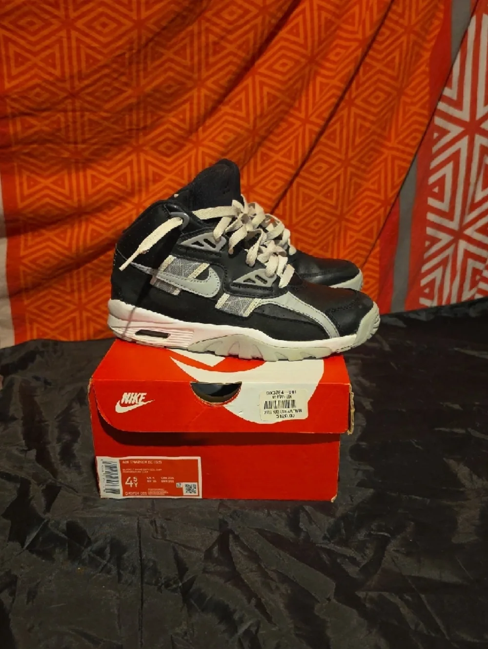 Nike Kids Black and Gray Low-Top Sneakers with White Laces - Picture 4 of 11
